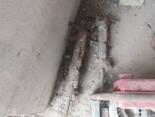 2#7957 Macchinari e attrezzature da cantiere