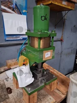 1#9818 Macchinari e attrezzature per lavorazioni metalliche e carrelli elevatori