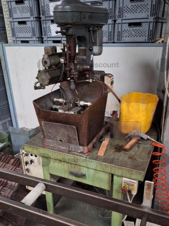 1#9818 Macchinari e attrezzature per lavorazioni metalliche e carrelli elevatori