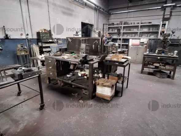 1#9818 Macchinari e attrezzature per lavorazioni metalliche e carrelli elevatori