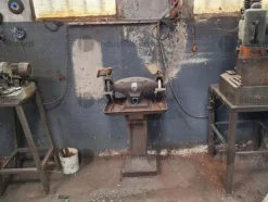 1#9818 Macchinari e attrezzature per lavorazioni metalliche e carrelli elevatori