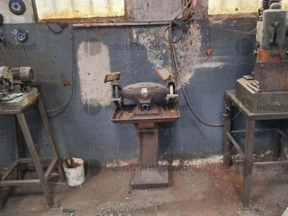 1#9818 Macchinari e attrezzature per lavorazioni metalliche e carrelli elevatori
