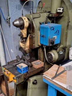 1#9818 Macchinari e attrezzature per lavorazioni metalliche e carrelli elevatori