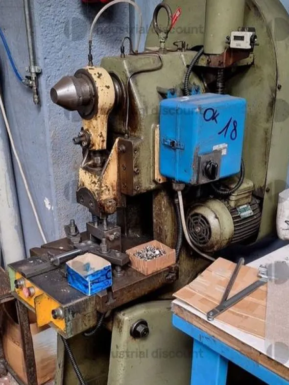 1#9818 Macchinari e attrezzature per lavorazioni metalliche e carrelli elevatori