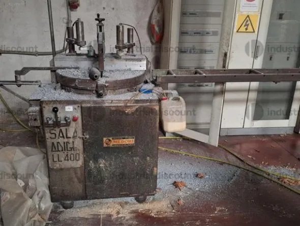 1#9818 Macchinari e attrezzature per lavorazioni metalliche e carrelli elevatori