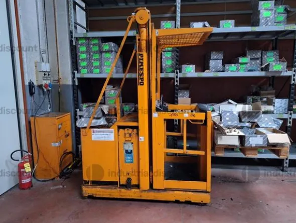 1#9818 Macchinari e attrezzature per lavorazioni metalliche e carrelli elevatori