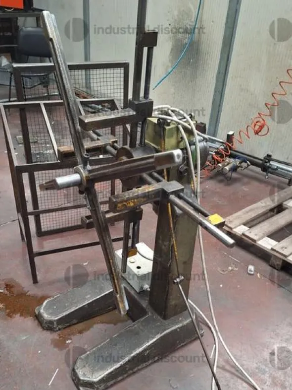 1#9818 Macchinari e attrezzature per lavorazioni metalliche e carrelli elevatori