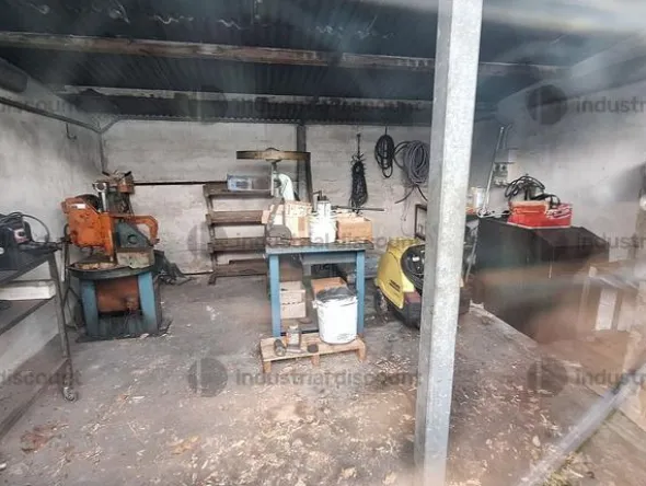 1#9818 Macchinari e attrezzature per lavorazioni metalliche e carrelli elevatori