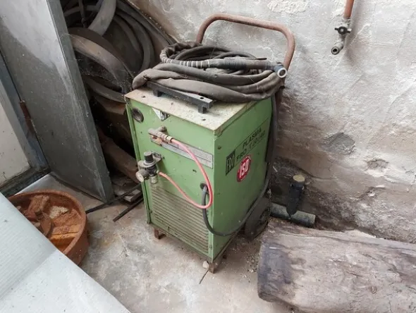 25#6807 Macchinari per la lavorazione del ferro