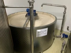1#7648 Macchinari produzione di prodotti caseari e autocarri