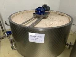 1#7648 Macchinari produzione di prodotti caseari e autocarri