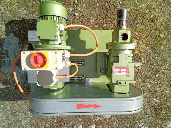MACCHINA SPREMITURA SEMI - PRESSA A VITE