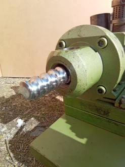 MACCHINA SPREMITURA SEMI - PRESSA A VITE
