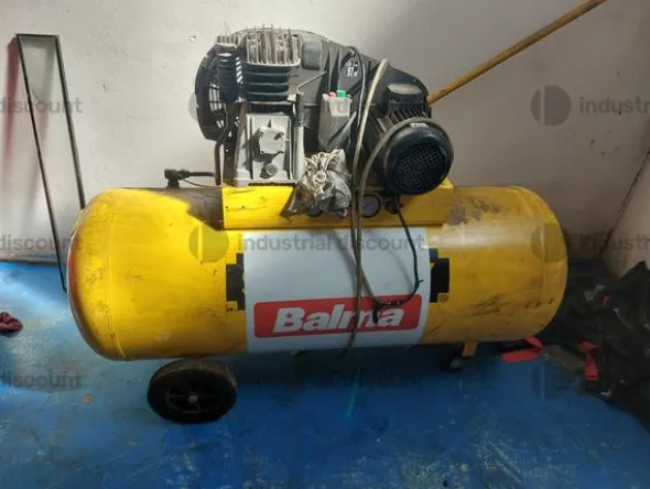 3#9643 Macchine, attrezzature per gommista e officina e Rimanenze di magazzino pneumatici