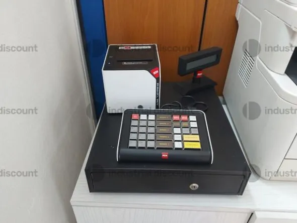 3#9643 Macchine, attrezzature per gommista e officina e Rimanenze di magazzino pneumatici