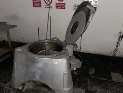 1#8393 Macchine da cucire e attrezzatura per confezionamento