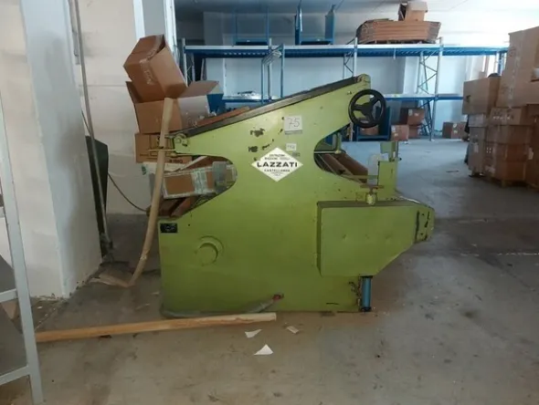 13#7345 Macchine da cucire ed attrezzature varie