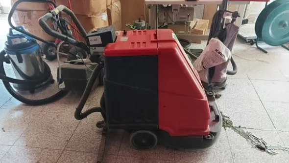 13#7345 Macchine da cucire ed attrezzature varie