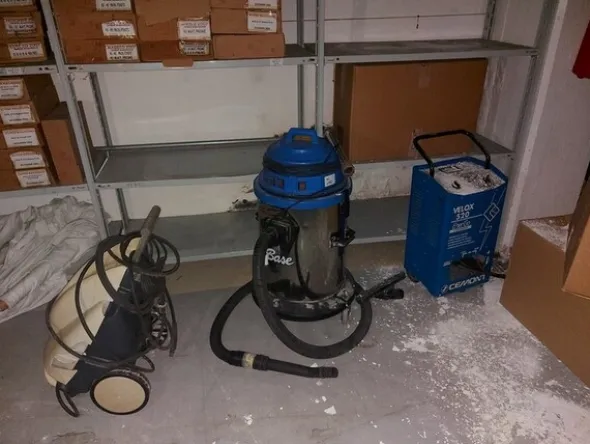 13#7345 Macchine da cucire ed attrezzature varie