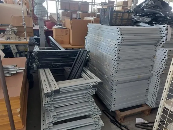 13#7345 Macchine da cucire ed attrezzature varie
