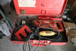 13#7345 Macchine da cucire ed attrezzature varie