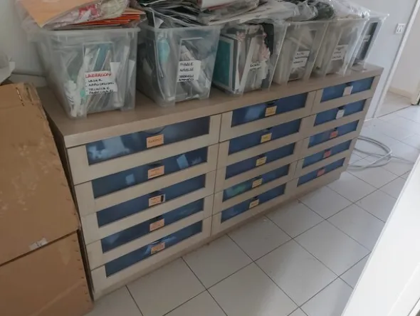 32#7925 Macchine elettroniche e arredo uffici
