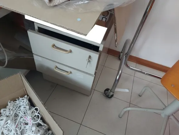 32#7925 Macchine elettroniche e arredo uffici