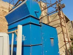 3#12020 Macchine per aspirazione solventi, apparecchiature di vario genere con ricambi e blocco arredi