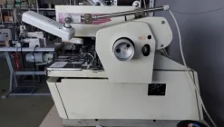 11#7345 Macchine per cucire e tavoli da stiro