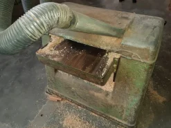 23#5191 Macchine per la lavorazione degli infissi in legno da rottamare.
