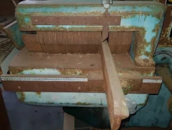 23#5191 Macchine per la lavorazione degli infissi in legno da rottamare.
