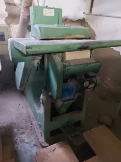 38#8259 Macchine per la lavorazione delle pelli