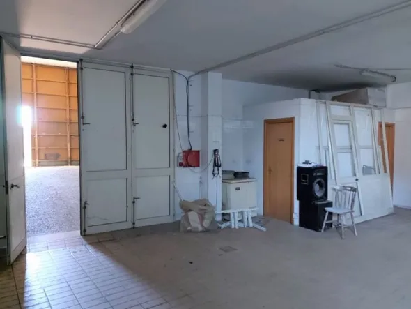 #15109 Magazzino al piano seminterrato