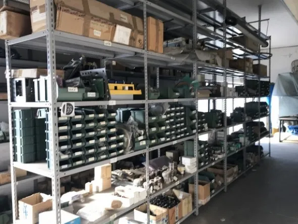 13#4997 Magazzino componenti e ricambi macchine utensili