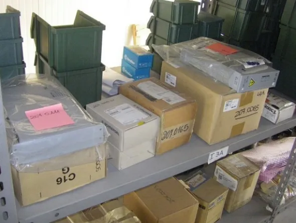 13#4997 Magazzino componenti e ricambi macchine utensili