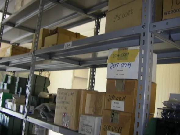 13#4997 Magazzino componenti e ricambi macchine utensili