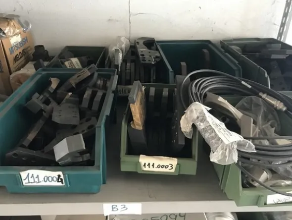 13#4997 Magazzino componenti e ricambi macchine utensili