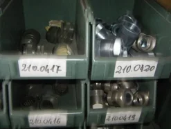 13#4997 Magazzino componenti e ricambi macchine utensili