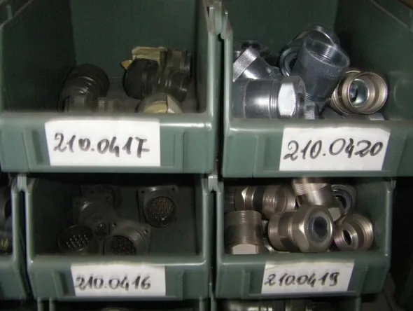 13#4997 Magazzino componenti e ricambi macchine utensili