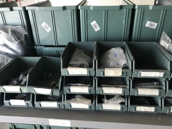 13#4997 Magazzino componenti e ricambi macchine utensili