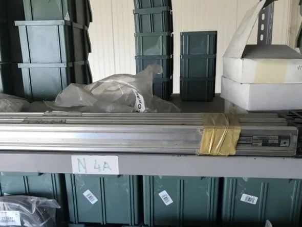 13#4997 Magazzino componenti e ricambi macchine utensili