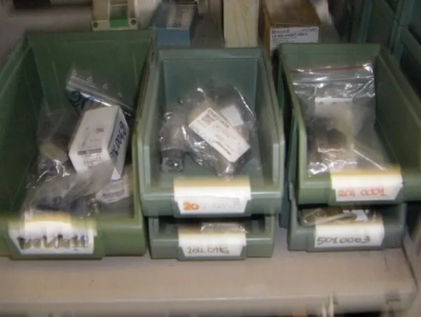 13#4997 Magazzino componenti e ricambi macchine utensili