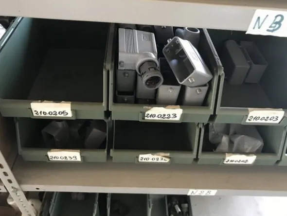 13#4997 Magazzino componenti e ricambi macchine utensili
