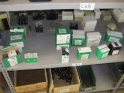13#4997 Magazzino componenti e ricambi macchine utensili