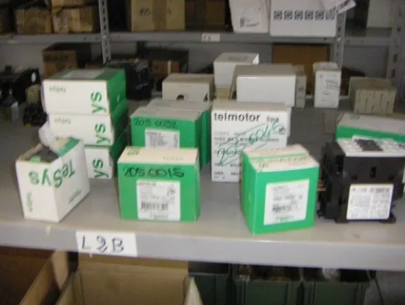 13#4997 Magazzino componenti e ricambi macchine utensili