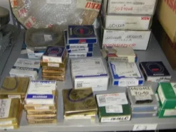 13#4997 Magazzino componenti e ricambi macchine utensili