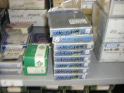 13#4997 Magazzino componenti e ricambi macchine utensili