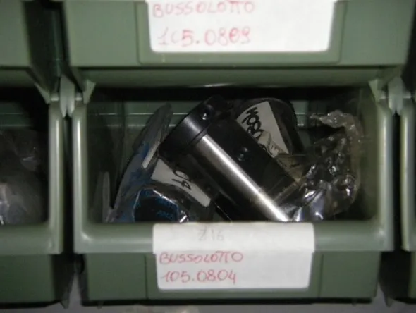13#4997 Magazzino componenti e ricambi macchine utensili