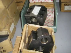 13#4997 Magazzino componenti e ricambi macchine utensili