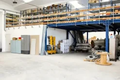 #23203 Magazzino con area edificabile residua